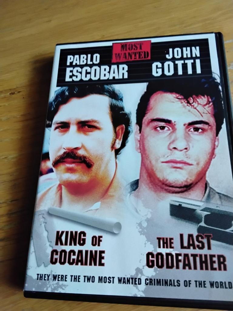 Pablo Escobar / John Gotti, Vanaf 12 jaar, Ophalen, Zo goed als nieuw, Oorlog of Misdaad