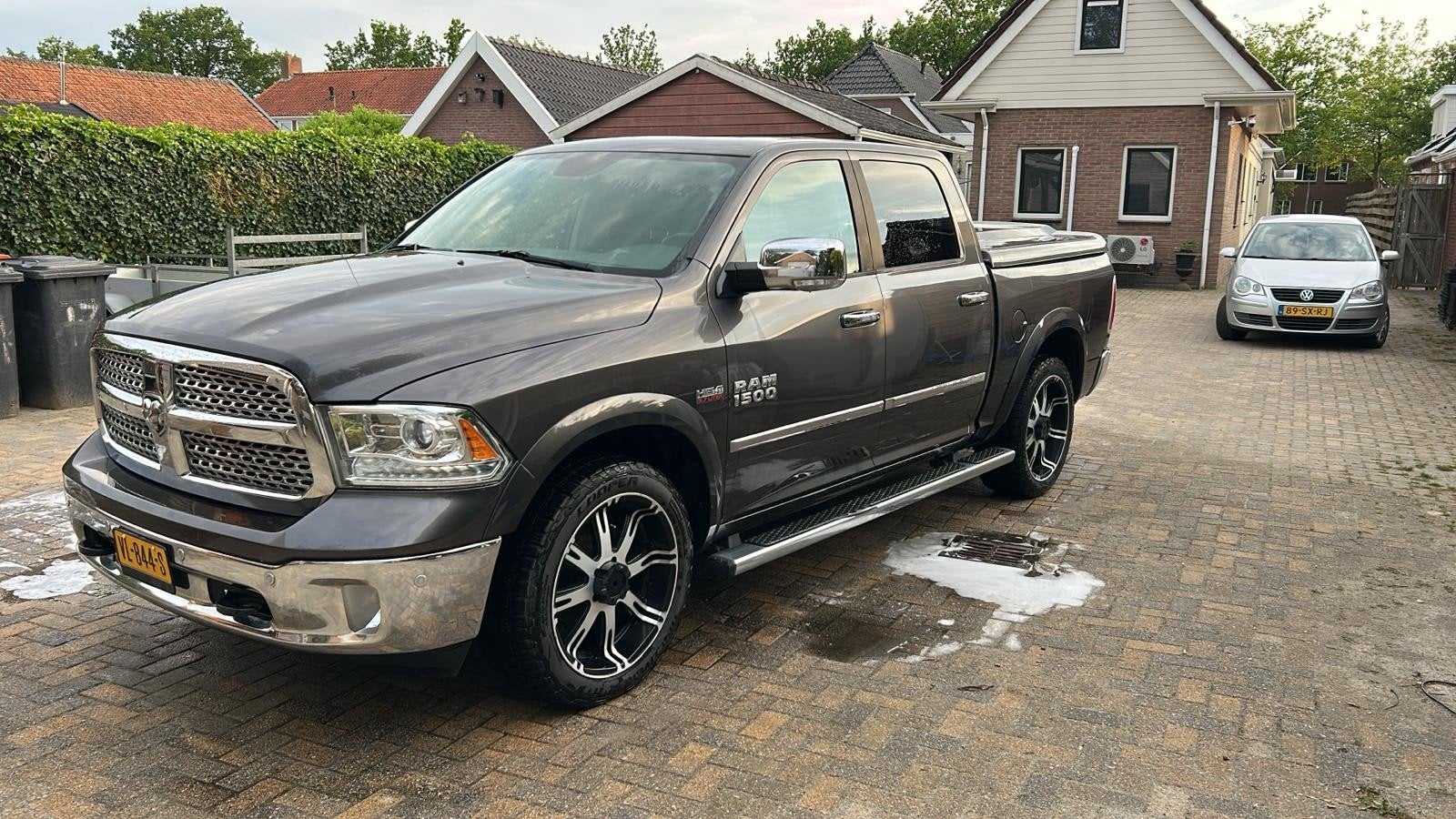 Dodge Ram 1500 5.7 HEMI V8 Laramie 4x4 Crew Cab LPG G3 |, Auto's, Dodge, Automaat, Vierwielaandrijving, 3500 kg, Te koop