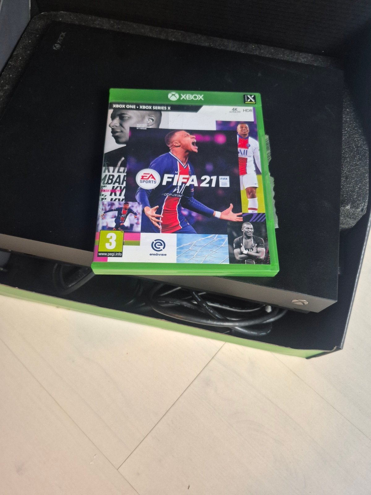 Xbox One X met FIFA 21 - Goede conditie, Ophalen of Verzenden
