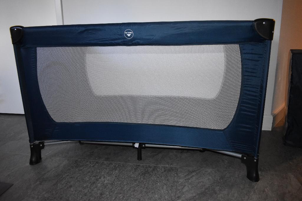 campingbedje donker blauw, Kinderen en Baby's, Ophalen, Zo goed als nieuw, Reisbedje