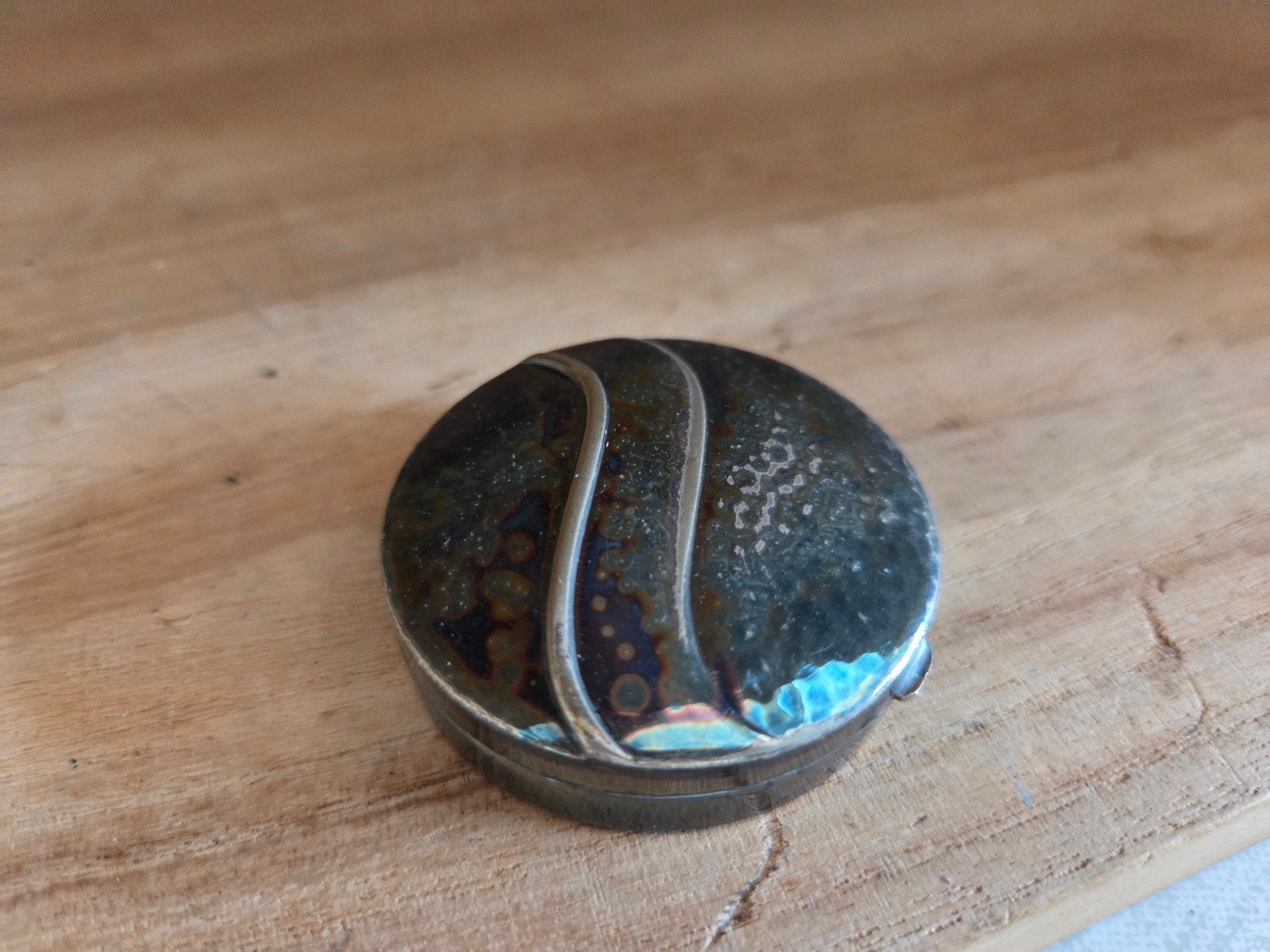 Antiek verzilverd pillendoosje met gehamerd design, Ophalen of Verzenden