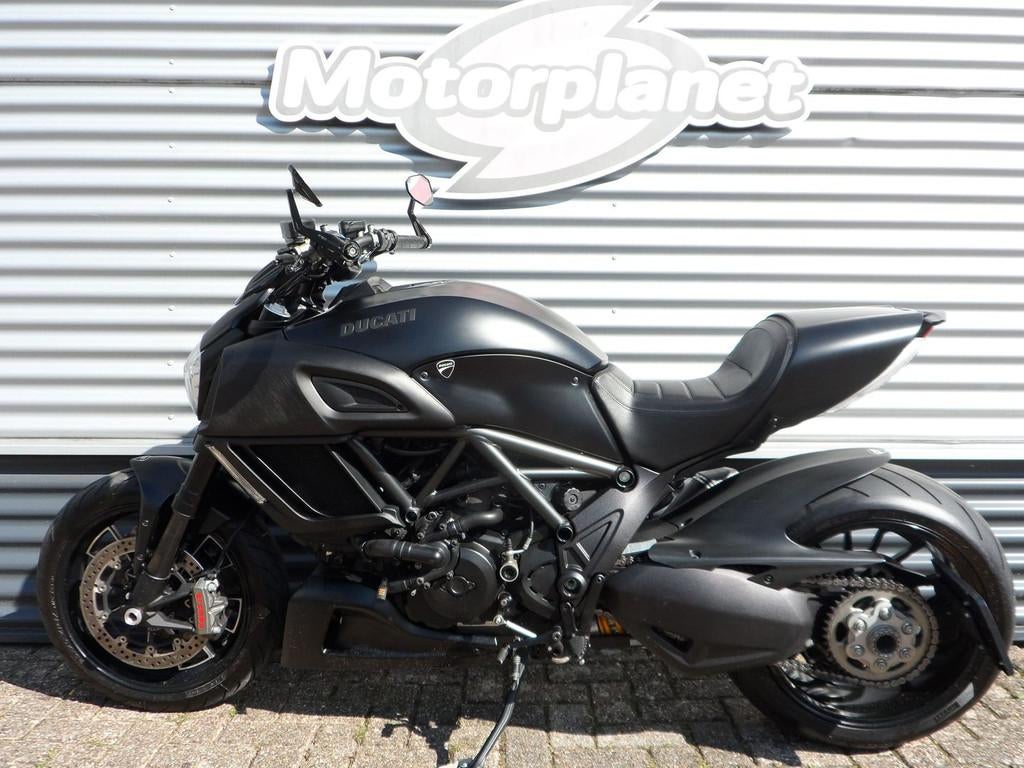 DUCATI DIAVEL CARBON - 2017, Motoren, 1198 cc, Bedrijf, Meer dan 35 kW, Naked bike