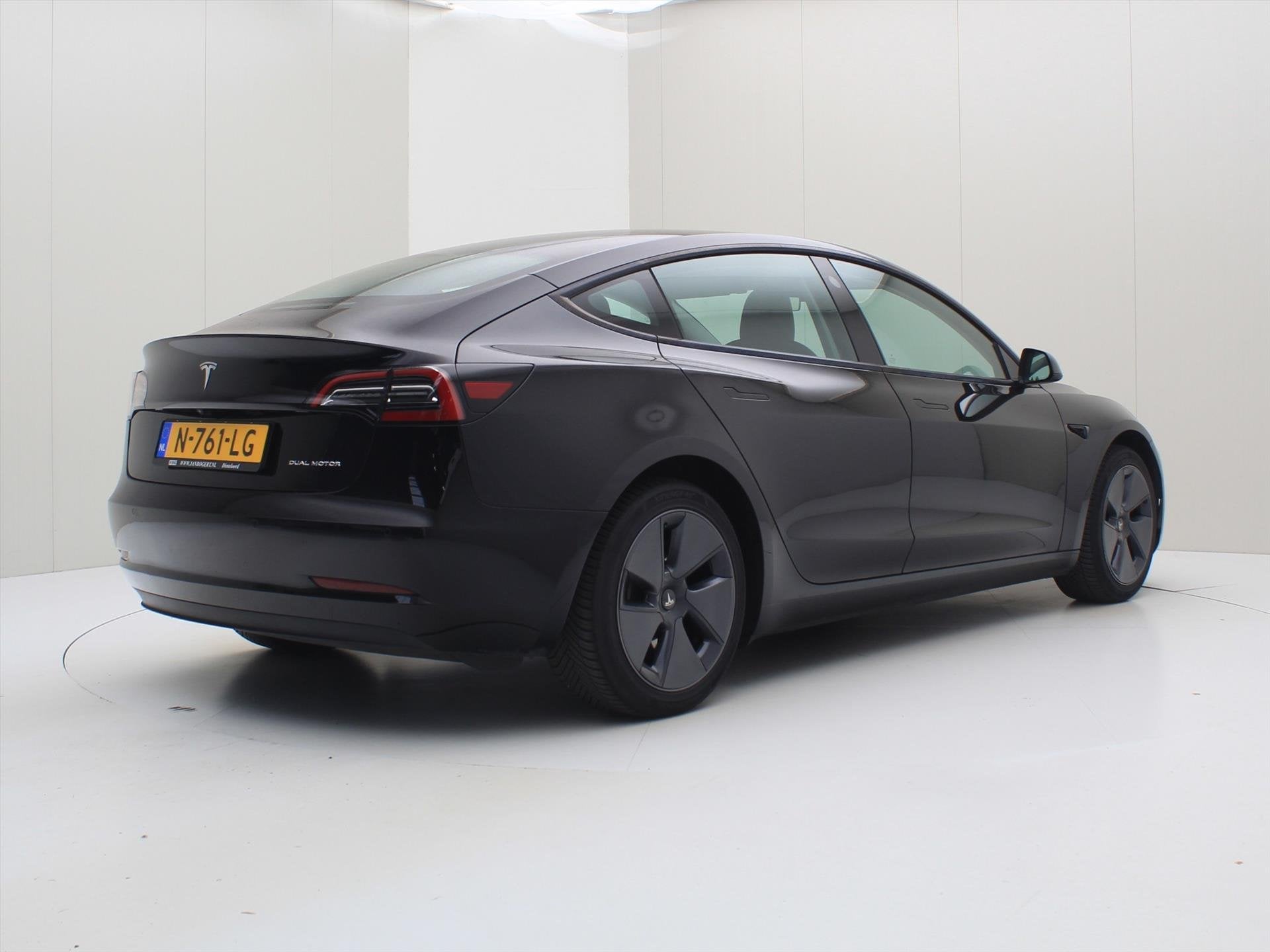 Tesla Model 3 Long-Range AWD 351pk 75 kWh UPGRADE 91,7% SoH, Auto's, Automaat, Zwart, Zwart, Origineel Nederlands