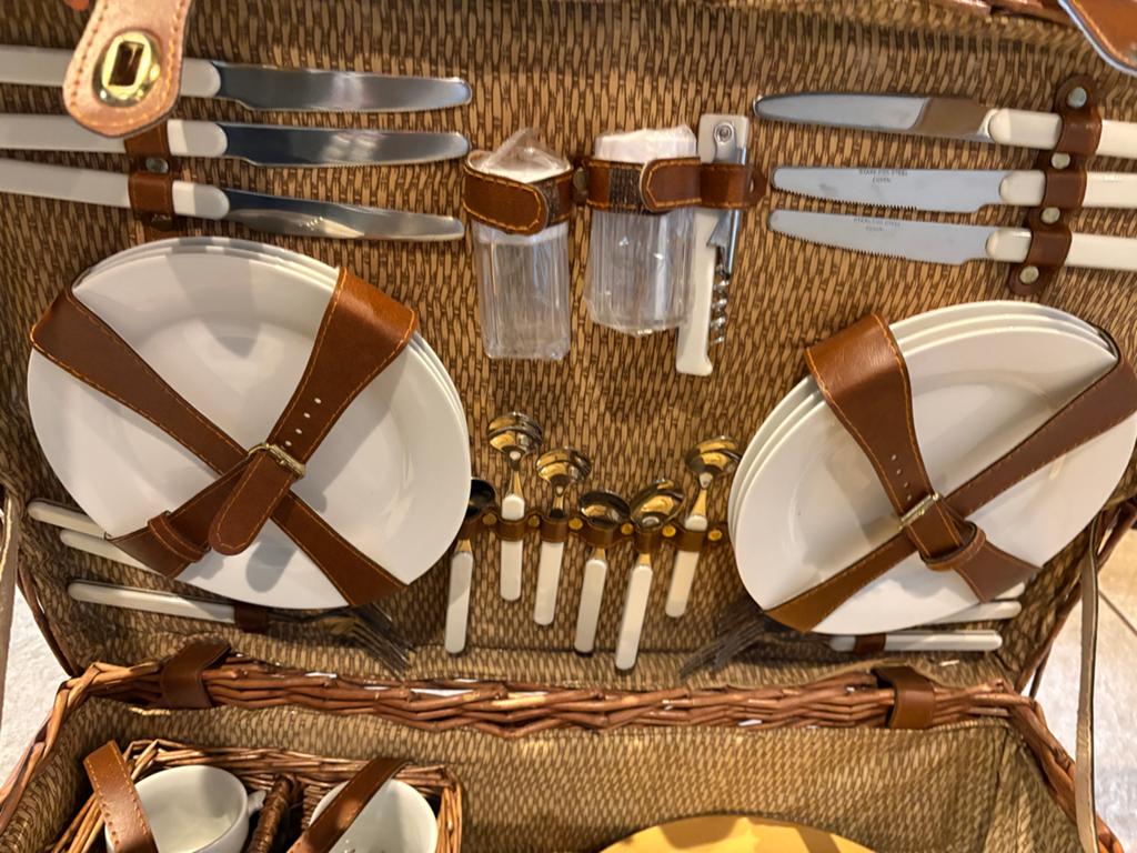 Grote complete picknickmand - ideaal voor buiten!, Ophalen, Zo goed als nieuw