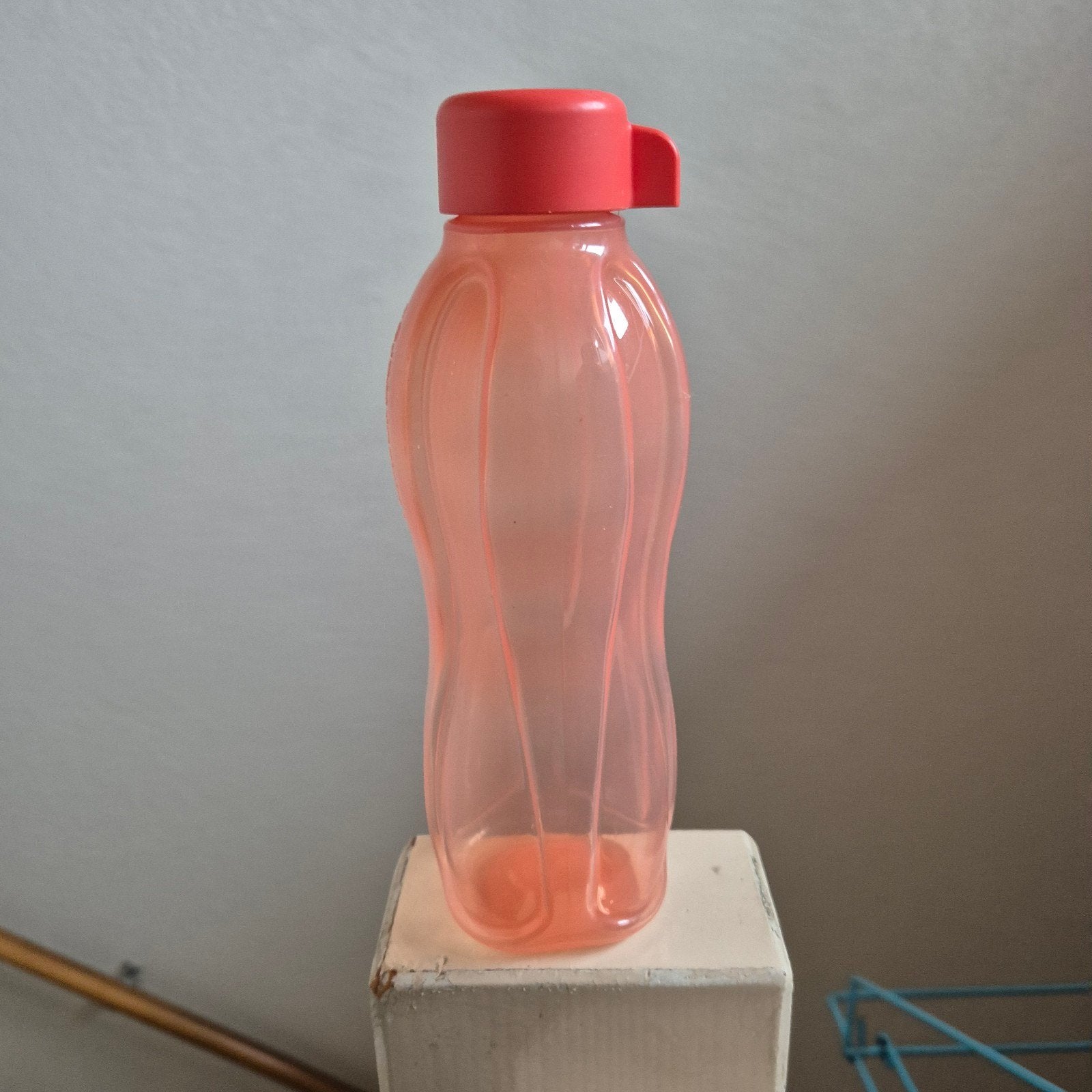 Tupperware Eco Fles 500ml - Roze/Rood, Ophalen of Verzenden, Gebruikt, Rood, Beker of Kan