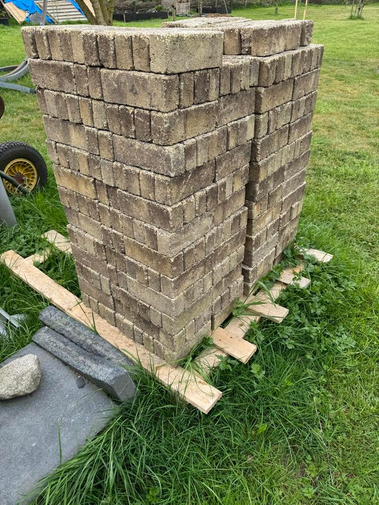 Gratis Gele Beton Klinkers Waalformaat 5m2, Ophalen, Gebruikt, Klinkers, Minder dan 5 m²