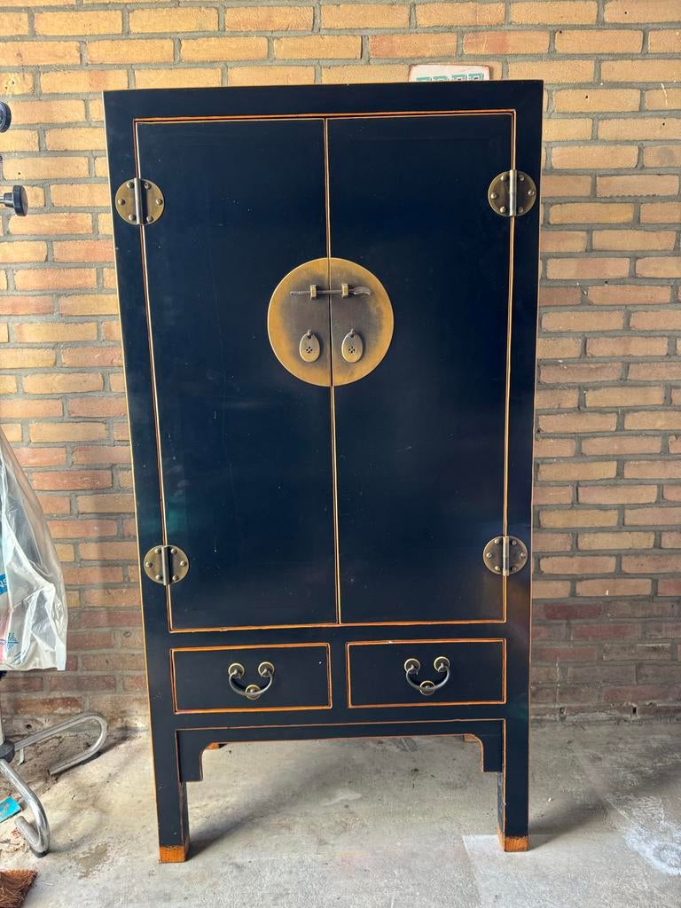 Zwarte Chinese bruidskast met messing beslag, Ophalen, Gebruikt, Met deur(en), Minder dan 150 cm