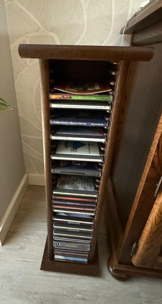cd dvd rek, Ophalen, Gebruikt, 25 tot 75 discs, Hout