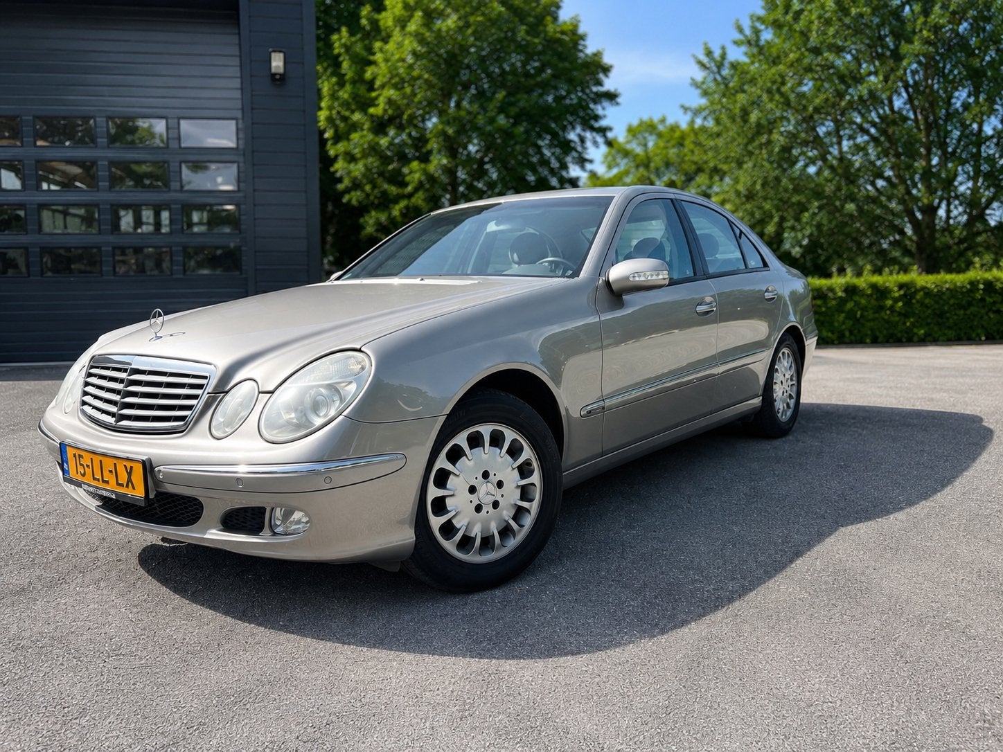 Mercedes-Benz E-Klasse 2.6 E240 Sedan LPG G3 Elégance NAP!!, Automaat, Achterwielaandrijving, Zwart, 2597 cc