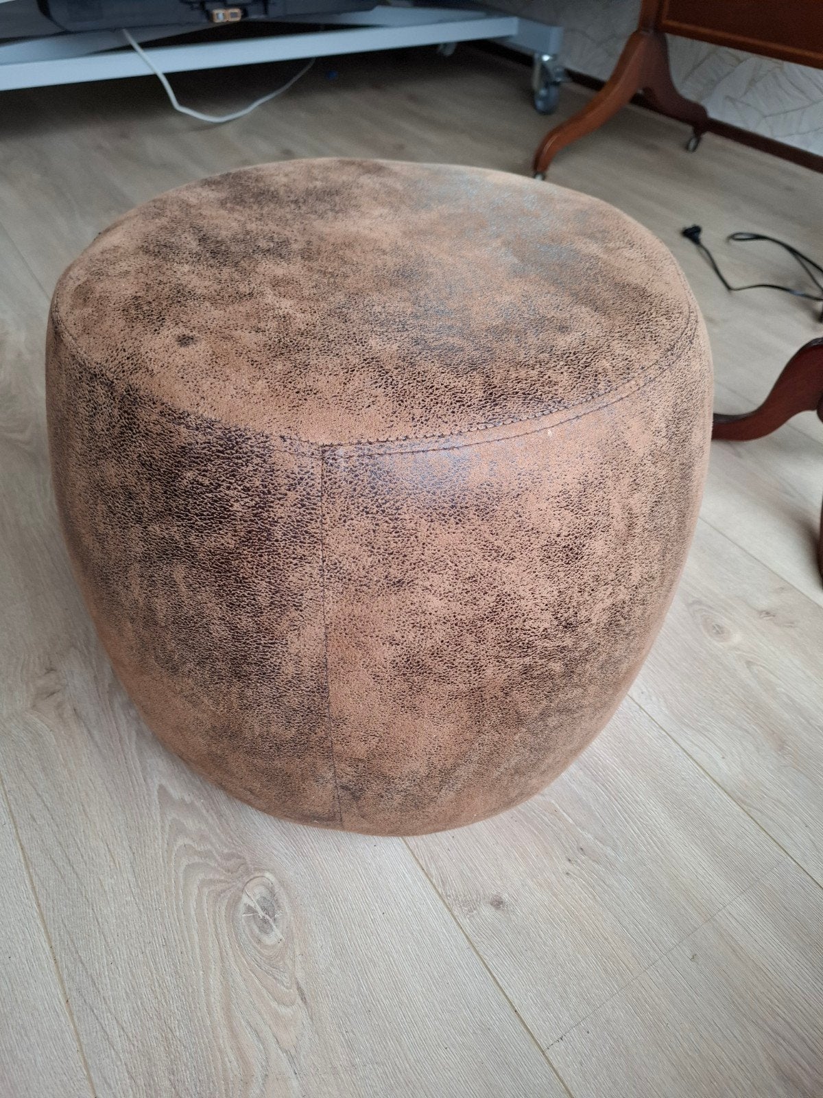 Leren poef in bruin/cognac kleur, Ophalen, Minder dan 50 cm, Rond, Zo goed als nieuw