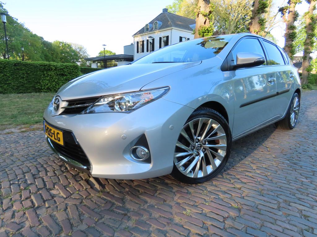Toyota Auris 1.6 Aspiration Ecc Cruisecontrol Navigatie Acht, Auto's, Voorwielaandrijving, Euro 5, Gebruikt, Zwart