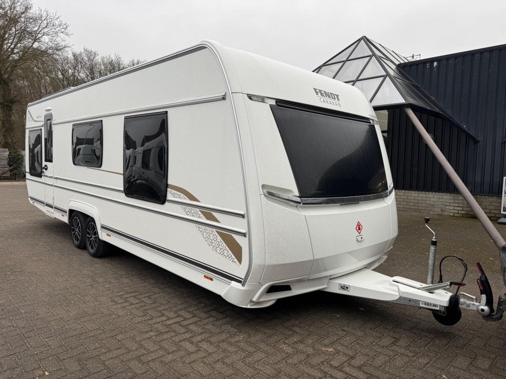 Fendt Palace 700 2023 | Vrijstaand Queensbed, Caravans en Kamperen, Caravans, Schokbreker, 7 tot 8 meter, Bedrijf, Treinzit