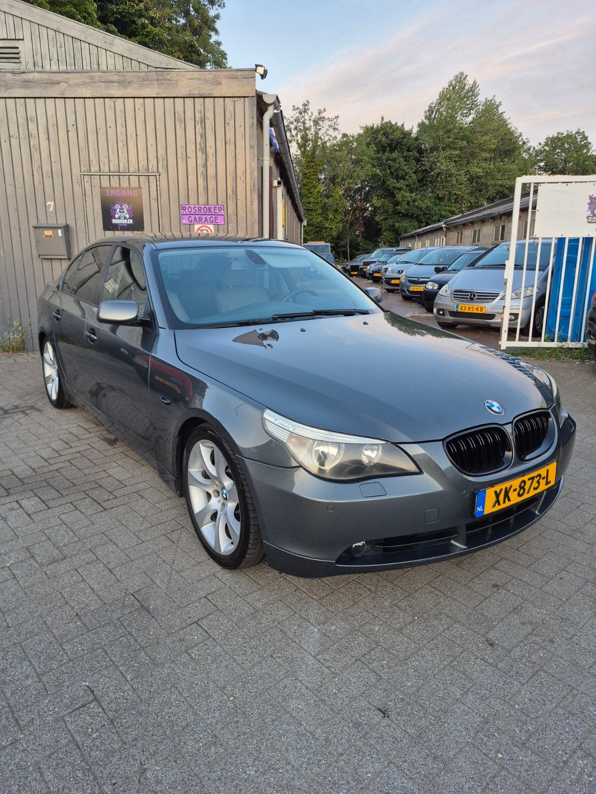 BMW 545i 2004 Grijs NIEUWE APK, Automaat, Achterwielaandrijving, 1610 kg, 2000 kg