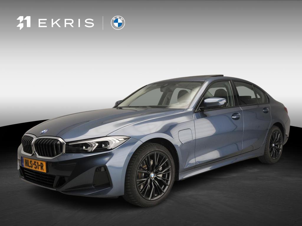 BMW 3 Serie Sedan 330e | LED | Leder | HUD | Schuifdak | Spo, Auto's, Automaat, 1998 cc, Gebruikt, 4 cilinders