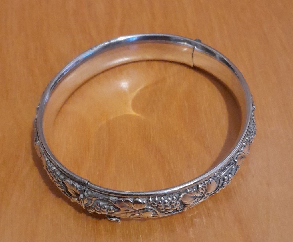 Zilveren vintage armband met druiven-motief in relief, Ophalen, Gebruikt, Zilver, Zilver