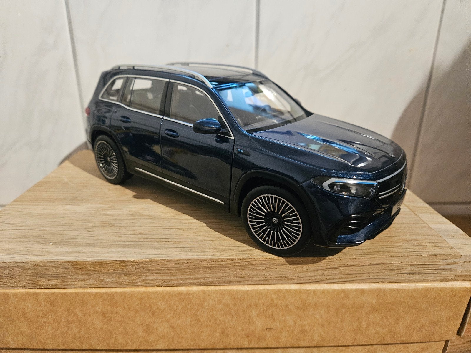 NZG Mercedes Benz EQB, Ophalen of Verzenden, Zo goed als nieuw, Bburago