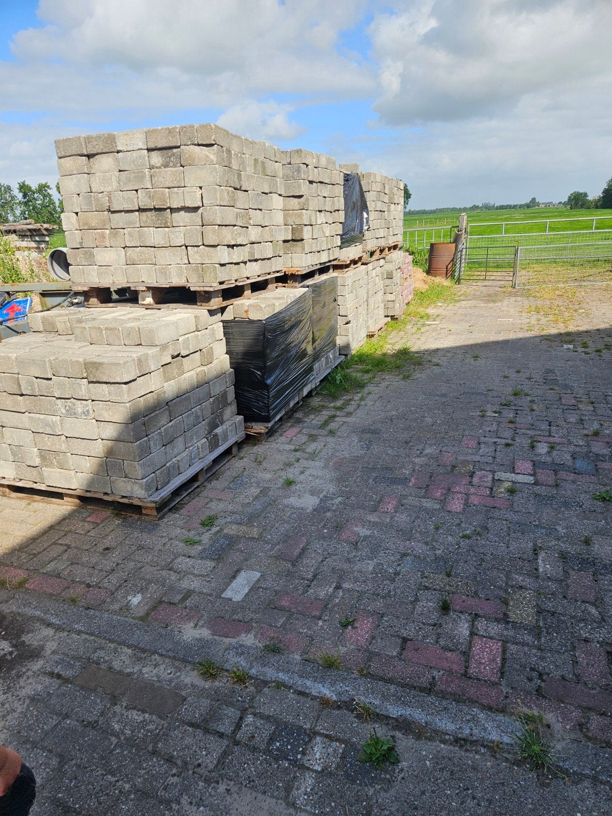 Gebruikte betonklinkers - diverse hoeveelheden, Tuin en Terras, Tegels en Klinkers, Ophalen, Gebruikt, Klinkers, 10 m² of meer