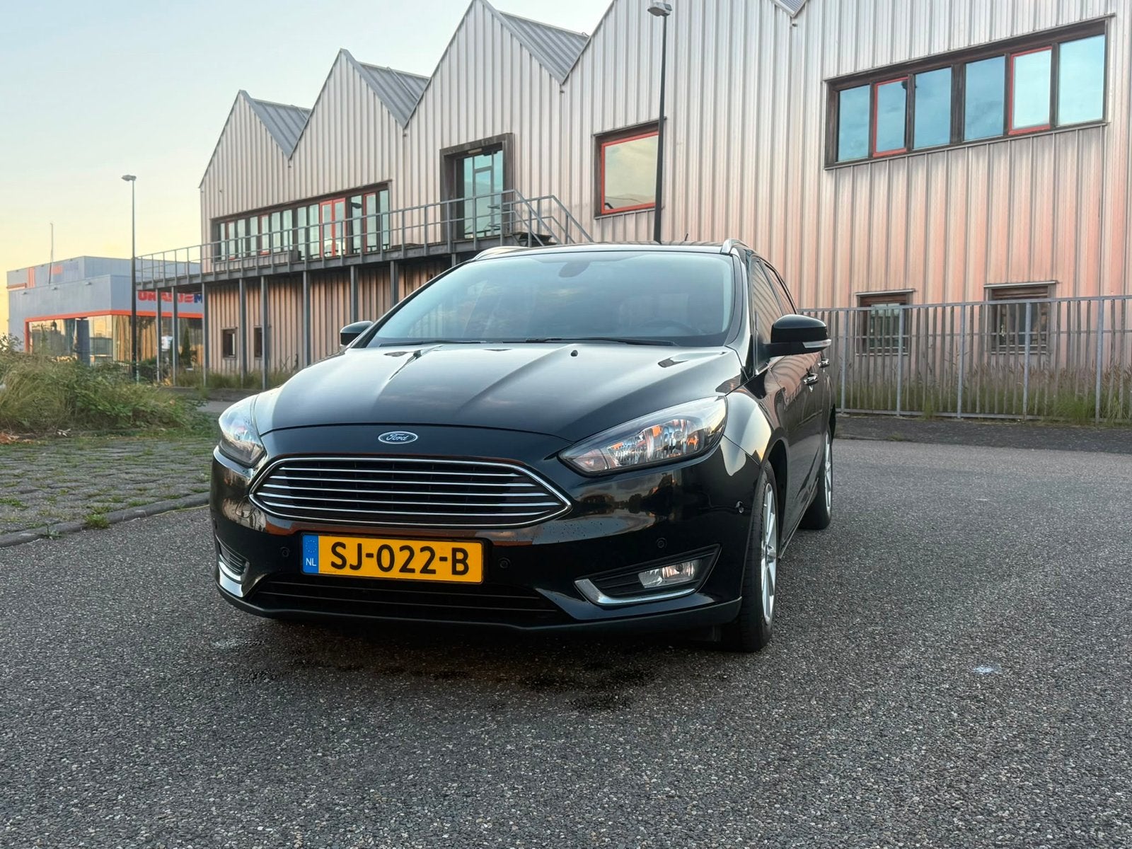 Ford Focus 1.0 Ecoboost 125pk 2017 Zwart Dealer Onderhouden!, 125 pk, Zwart, Handgeschakeld, 1216 kg