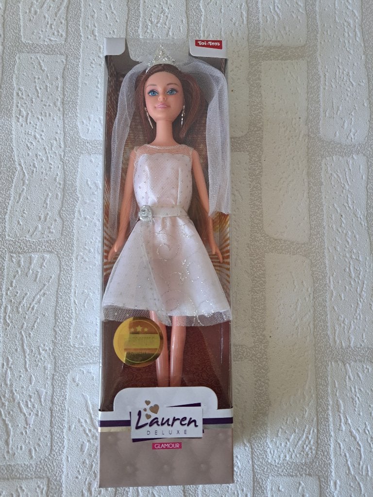 Lauren tienerpop diadeem feestjurk Toi-Toys, Verzamelen, Poppen, Ophalen of Verzenden, Nieuw, Pop