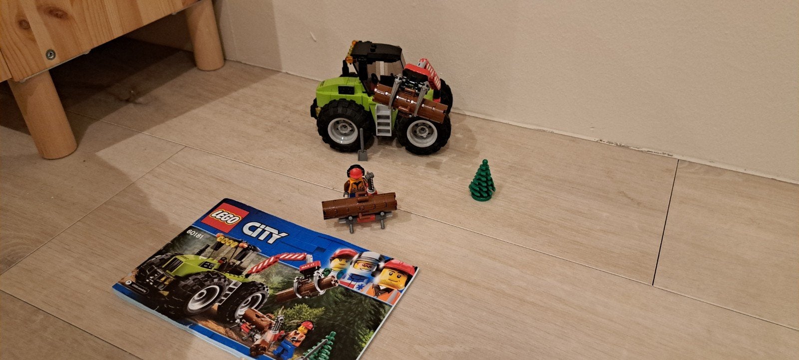 Lego City 60181 Bosbouwtractor met houthakker, Ophalen