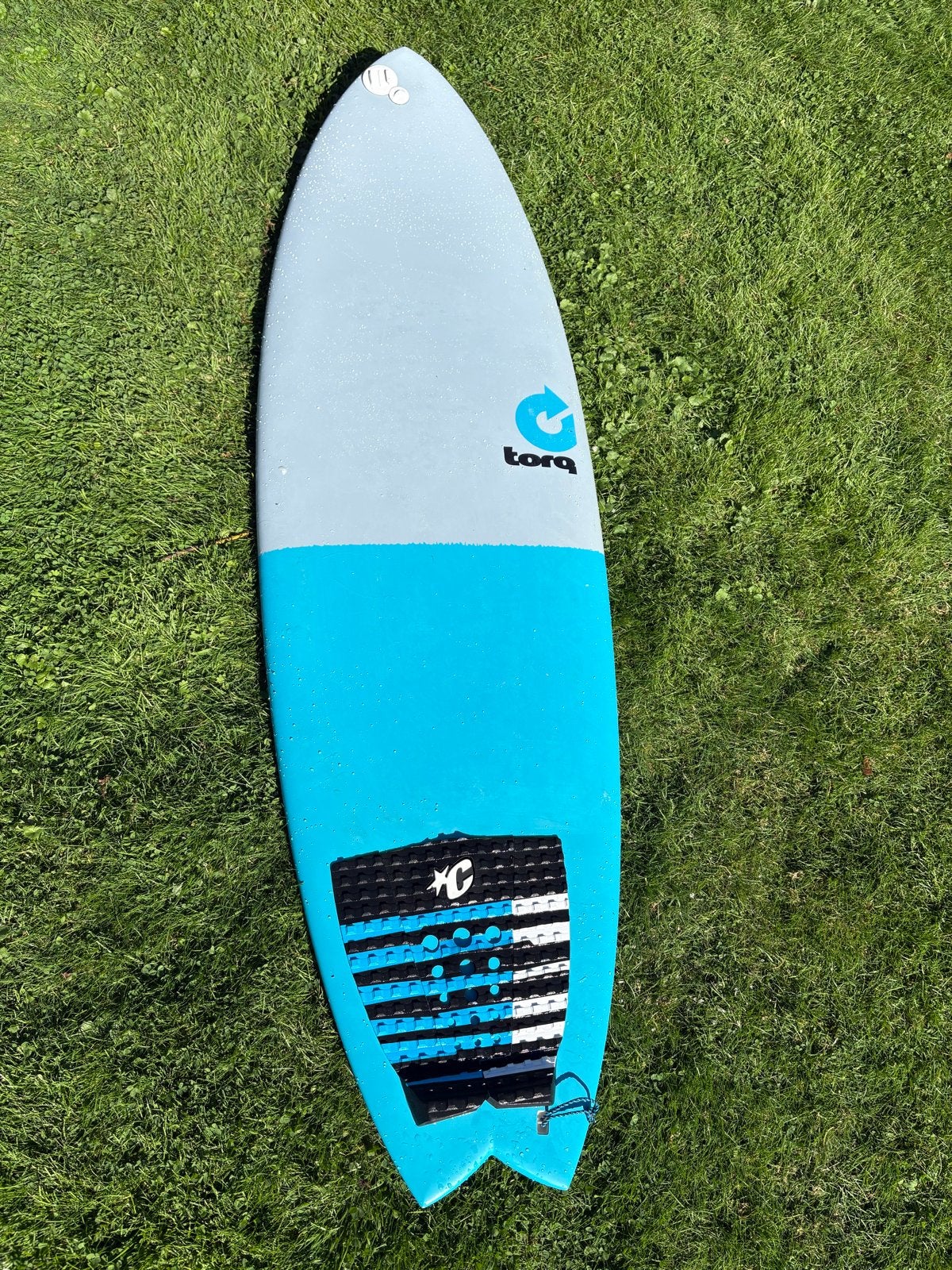 Torq Mod Fish TET 5'11 surfboard + fins, grip en GoPro-mount