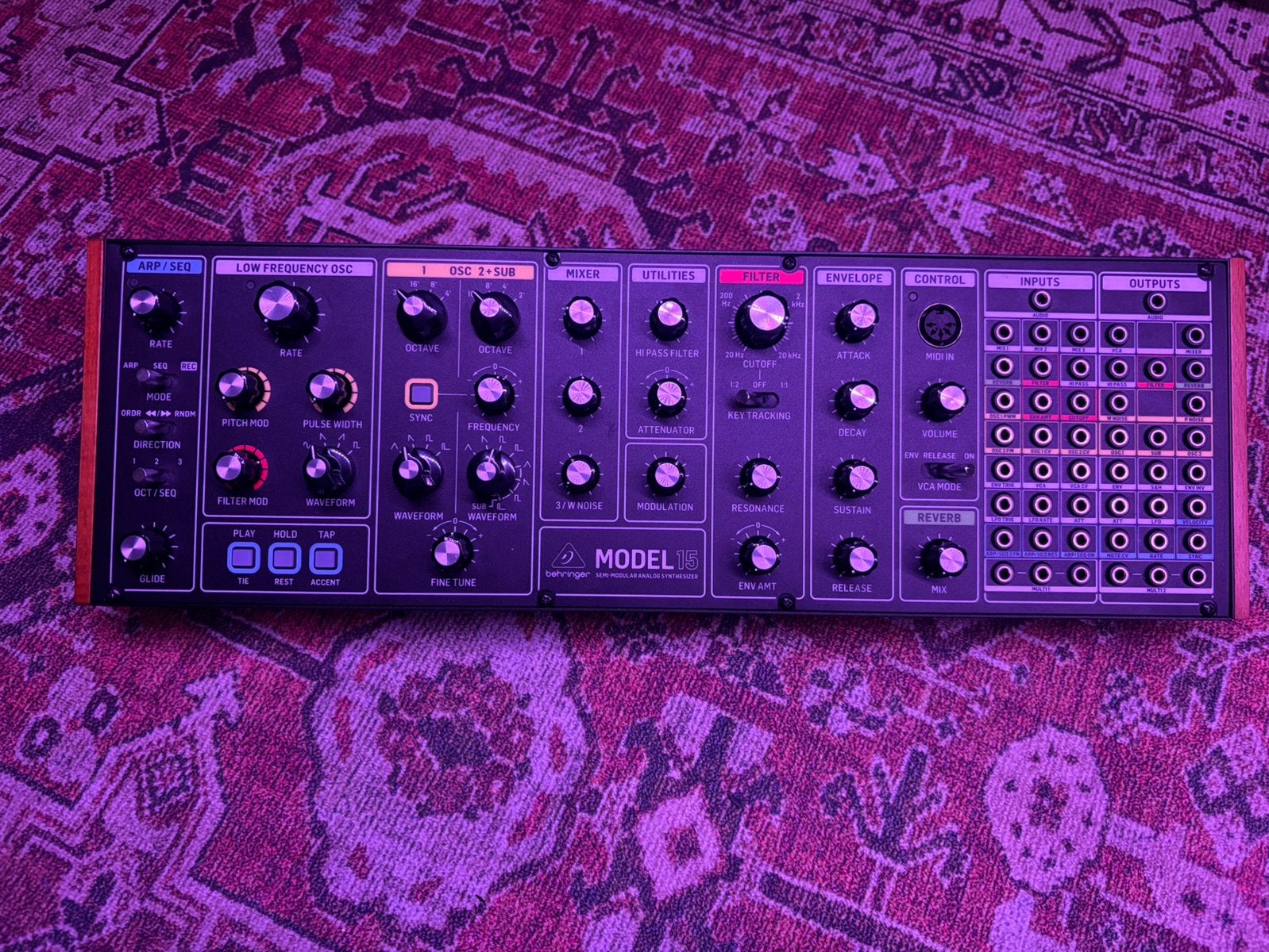 Behringer Model 15 synthesizer, Muziek en Instrumenten, Synthesizers, Ophalen of Verzenden, Zo goed als nieuw, Overige aantallen