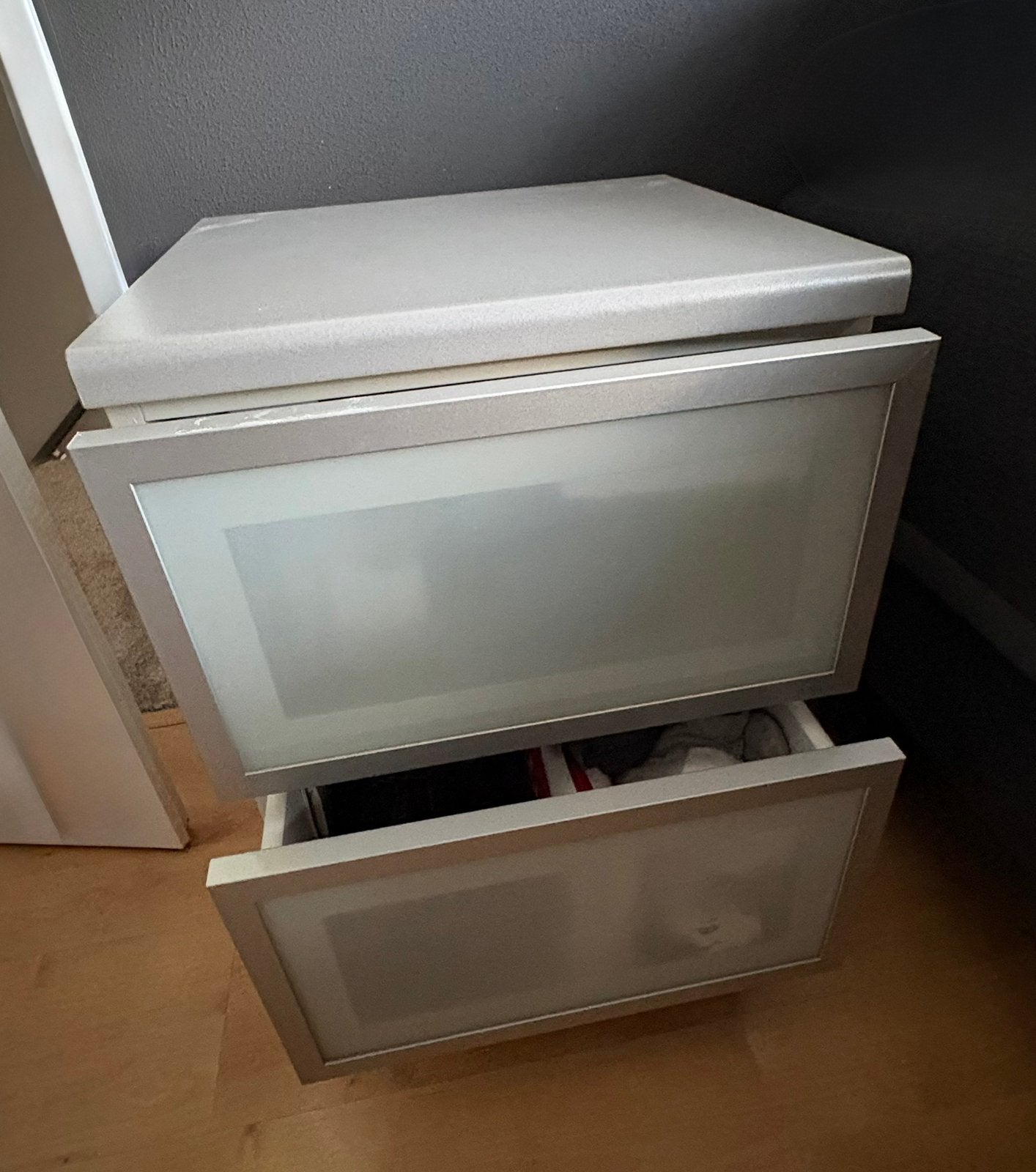 Nachtkastjes (met twee laden), Ophalen, Minder dan 45 cm, 55 tot 70 cm, Zo goed als nieuw