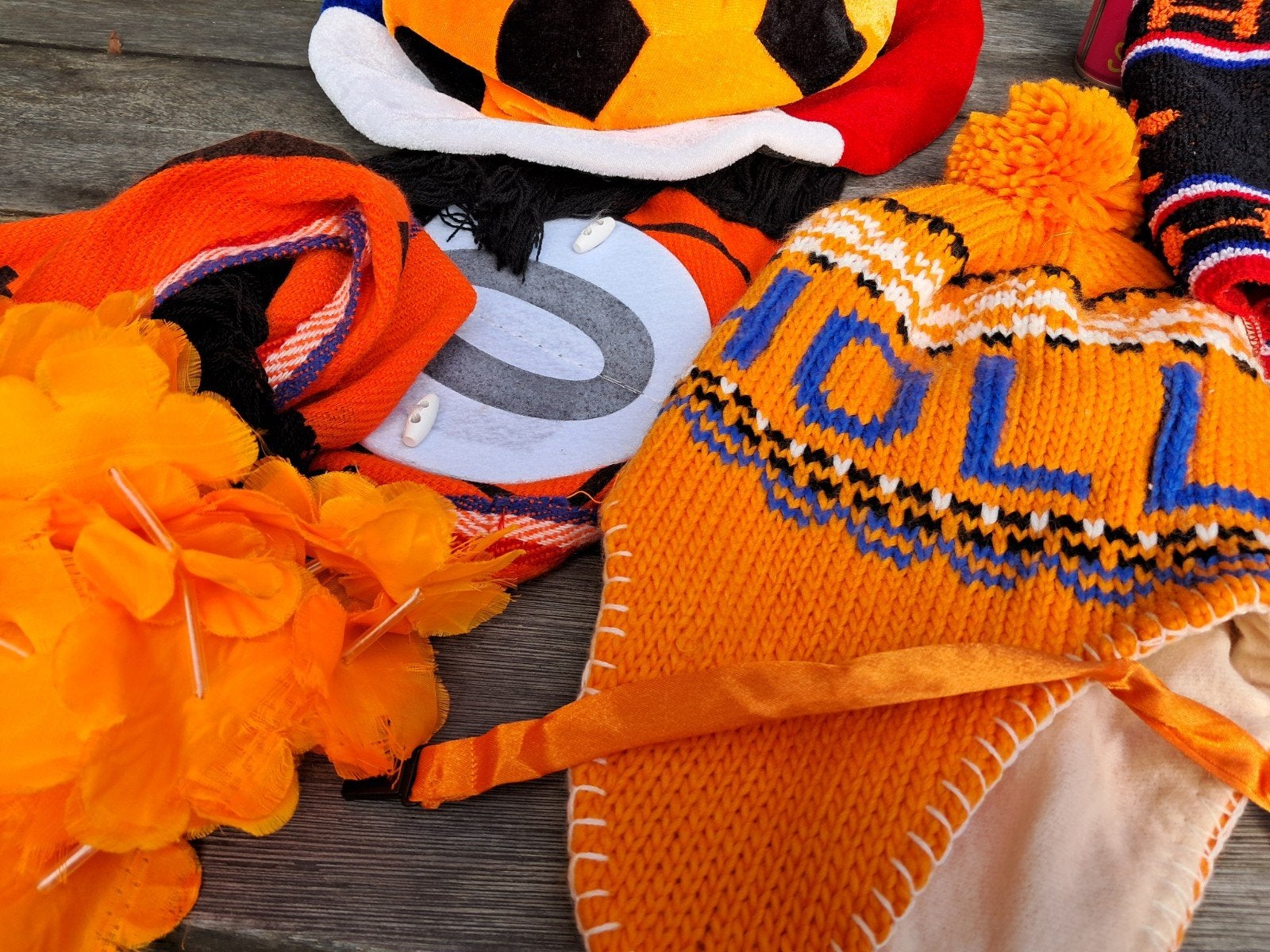 Oranje feestspullen, Ophalen, Gedragen, Oranje of Koningsdag, Accessoires
