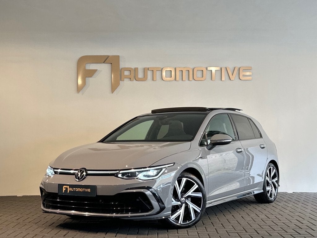 Volkswagen GOLF 1.5 eTSI R-Line Pano|Trekhaak|Camera|IQ Ligh, Auto's, Volkswagen, 4 cilinders, 150 pk, Leder en Stof, Bedrijf