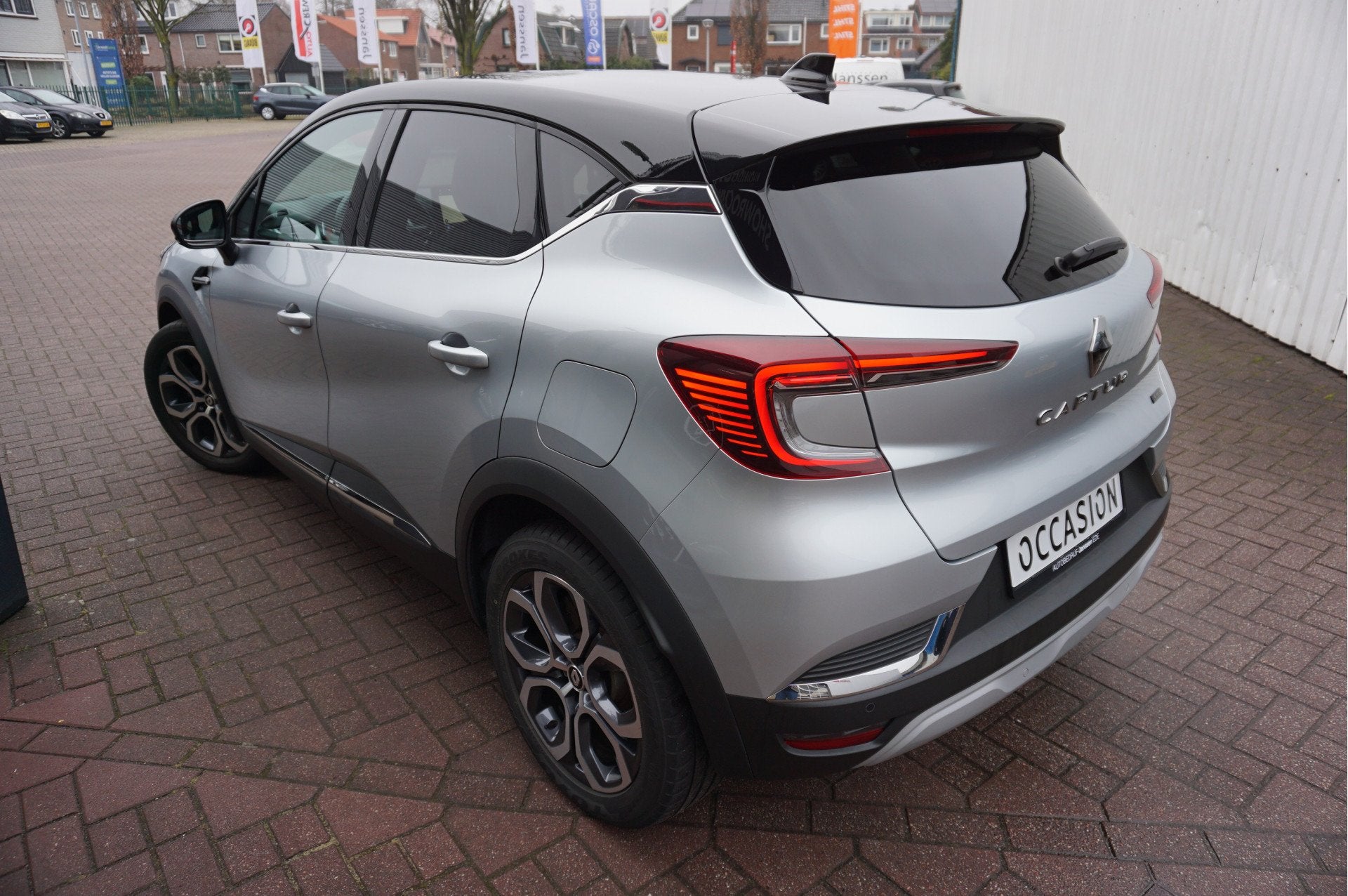 Renault Captur 1.6 E-Tech Plug-in Hybrid 160 Techno, Auto's, Gebruikt, Zwart, 4 cilinders, Bedrijf