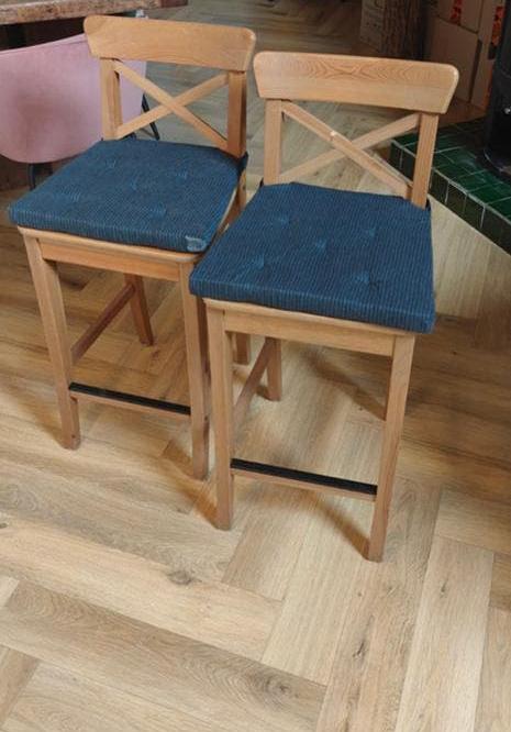 Barkruk Ikea Rosentorp houtkleur 2 stuks, Huis en Inrichting, Barkrukken, Ophalen, Gebruikt, Met voetsteun, 60 tot 90 cm