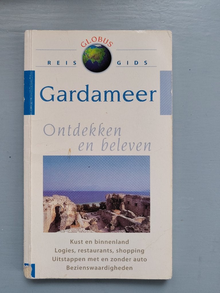 Reisgids Gardameer - Pia de Simony, Ophalen of Verzenden, Reisgids of -boek, Gelezen, Overige merken