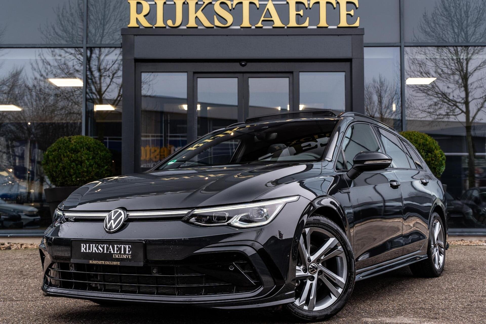 Volkswagen Golf Variant 1.5 eTSI R-Line|PANO|ACC|CAMERA|NAP, Euro 6, 4 cilinders, 700 kg, Grijs