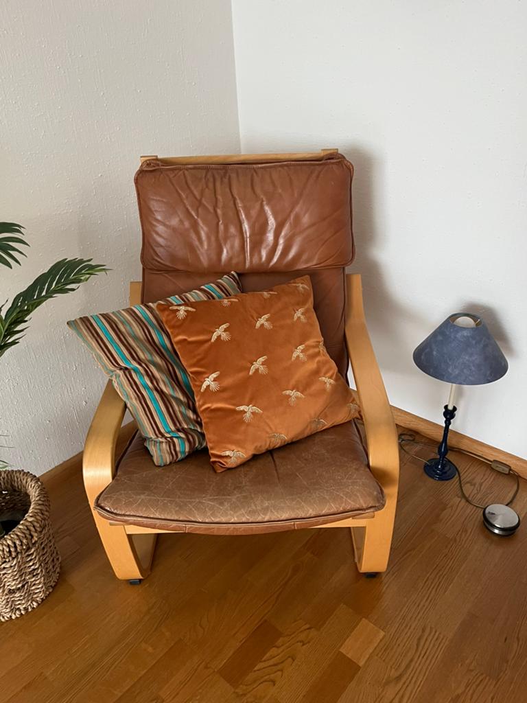 Comfortabele fauteuil van leer en hout, Huis en Inrichting, Stoelen, Ophalen, Gebruikt, Bruin, Eén