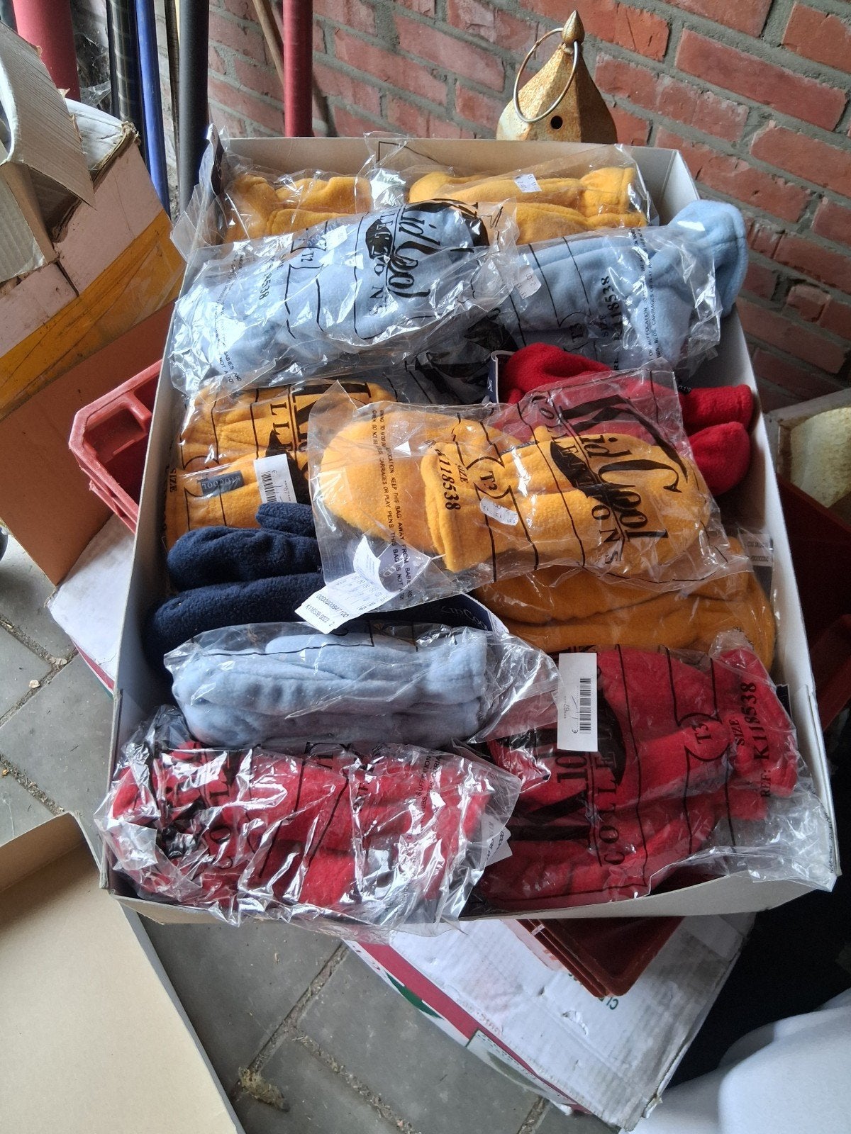 Doos vol kinderhandschoenen (ca. 20 paar), Ophalen of Verzenden, Nieuw, Jongetje of Meisje, Wanten