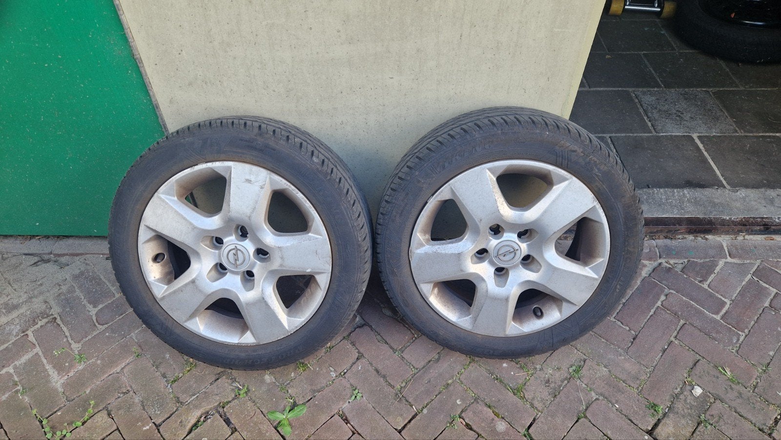 2 banden 205-50-16.  7mm profiel!!! Opel astra H 2005, Ophalen