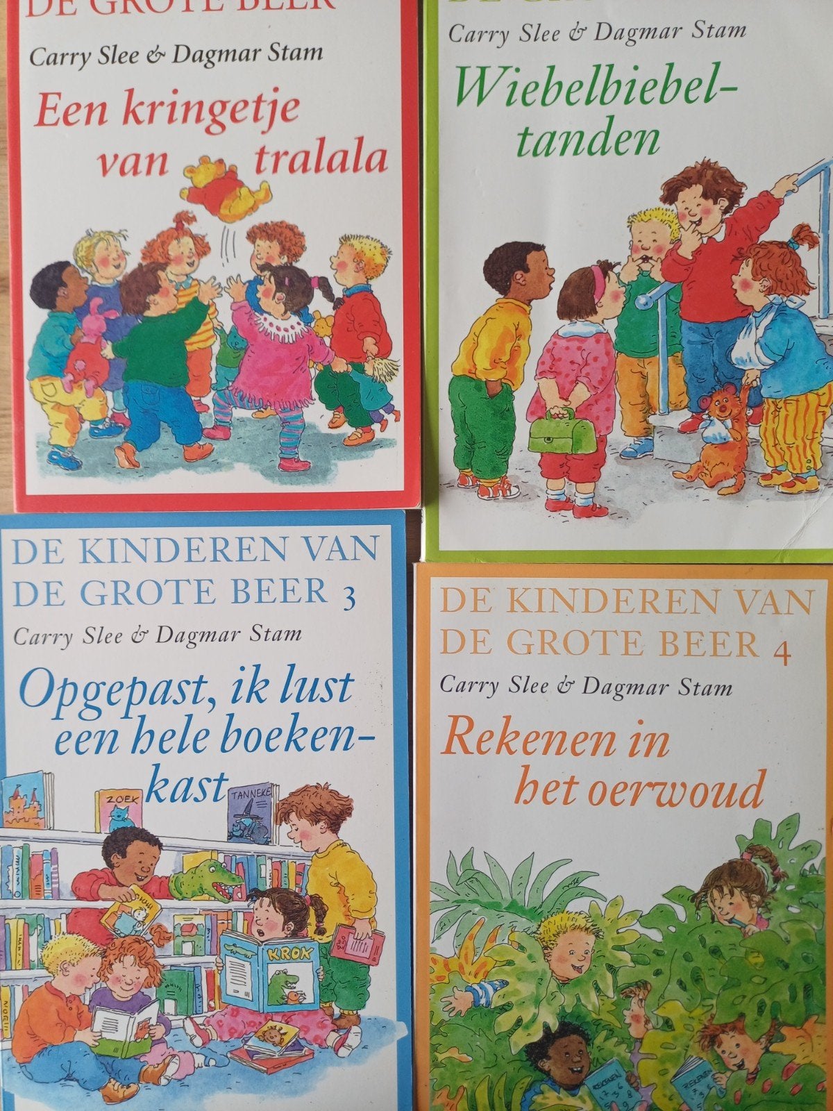 De kinderen van  de Grote Beer. complete serie te koop, Boeken, Ophalen of Verzenden, Zo goed als nieuw, Fictie algemeen
