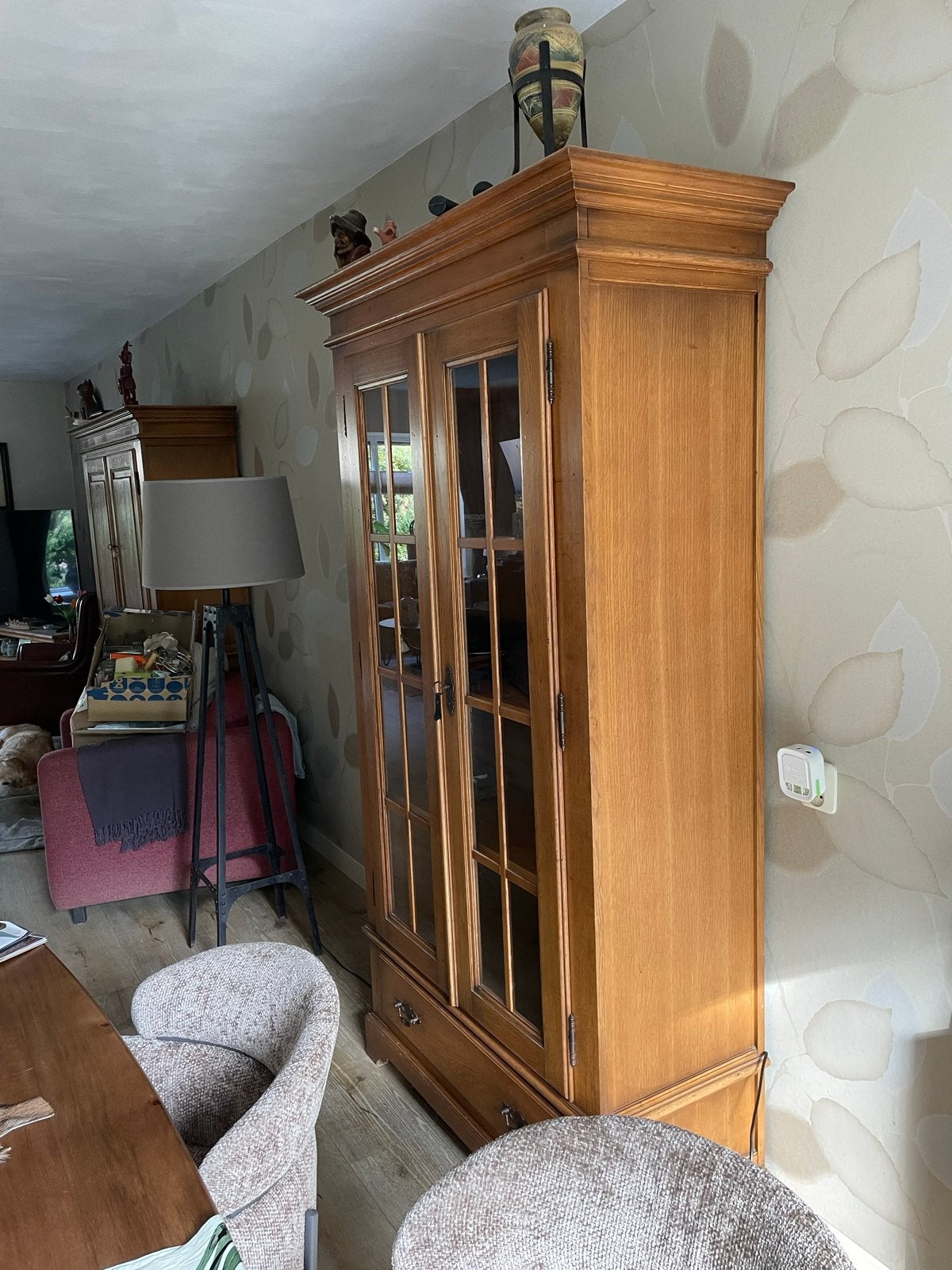 Massieve houten vitrinekast met glazen deuren, Antiek en Kunst, Antiek | Meubels | Kasten, Ophalen of Verzenden