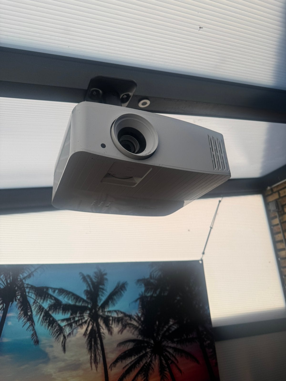 Optoma uhd38 met afstelbaar ophang steun en oprol scherm, Ophalen, Zo goed als nieuw