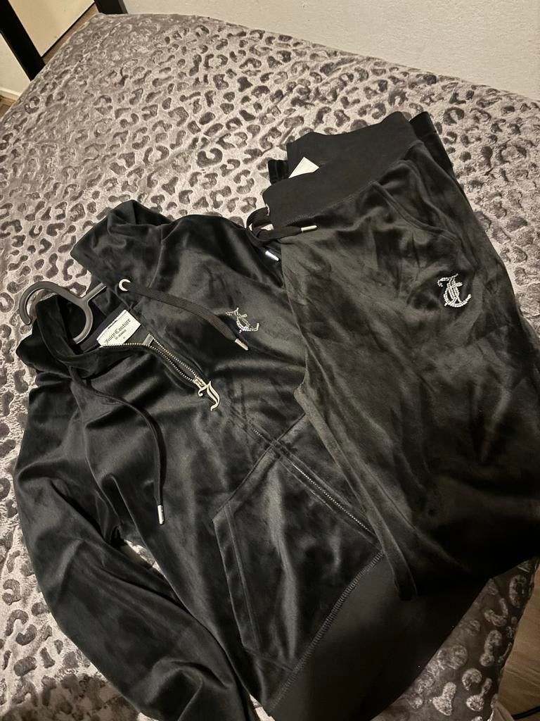 Juicy Couture fluwelen trainingspak zwart, Kleding | Dames, Overige Dameskleding, Zo goed als nieuw, Ophalen of Verzenden