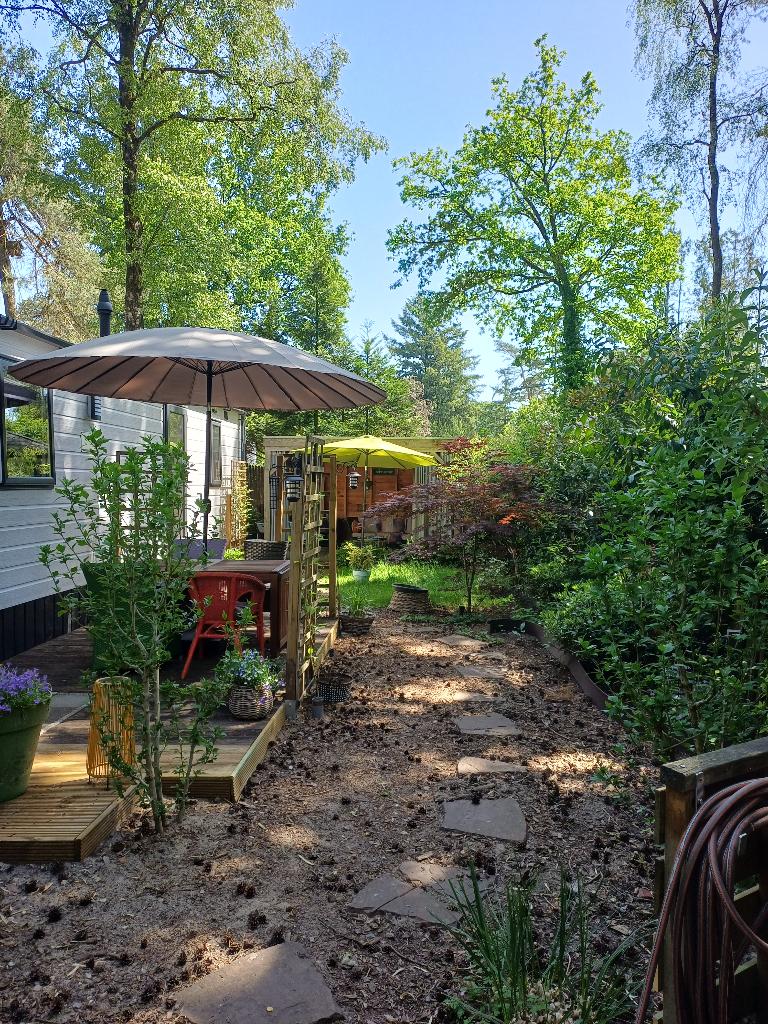 Ruim chalet op de Veluwe te huur, In bos, 2 slaapkamers, Wasmachine, Recreatiepark