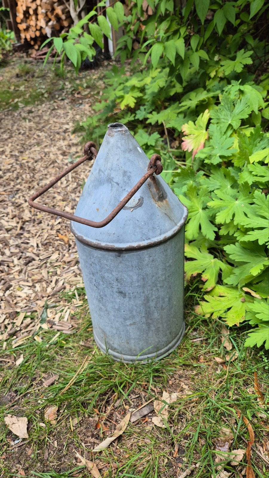 zinken tuin item. Oude olie kan, Ophalen of Verzenden