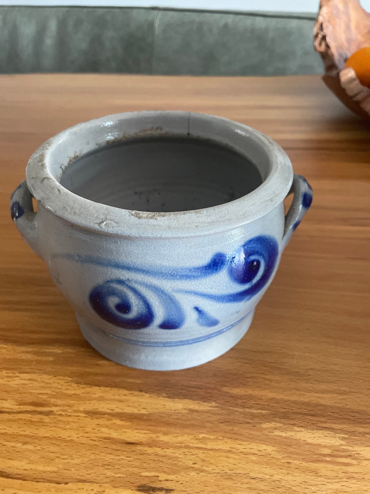 Vintage aardewerken pot met blauw decor en barst, Antiek en Kunst, Antiek | Keramiek en Aardewerk, Ophalen