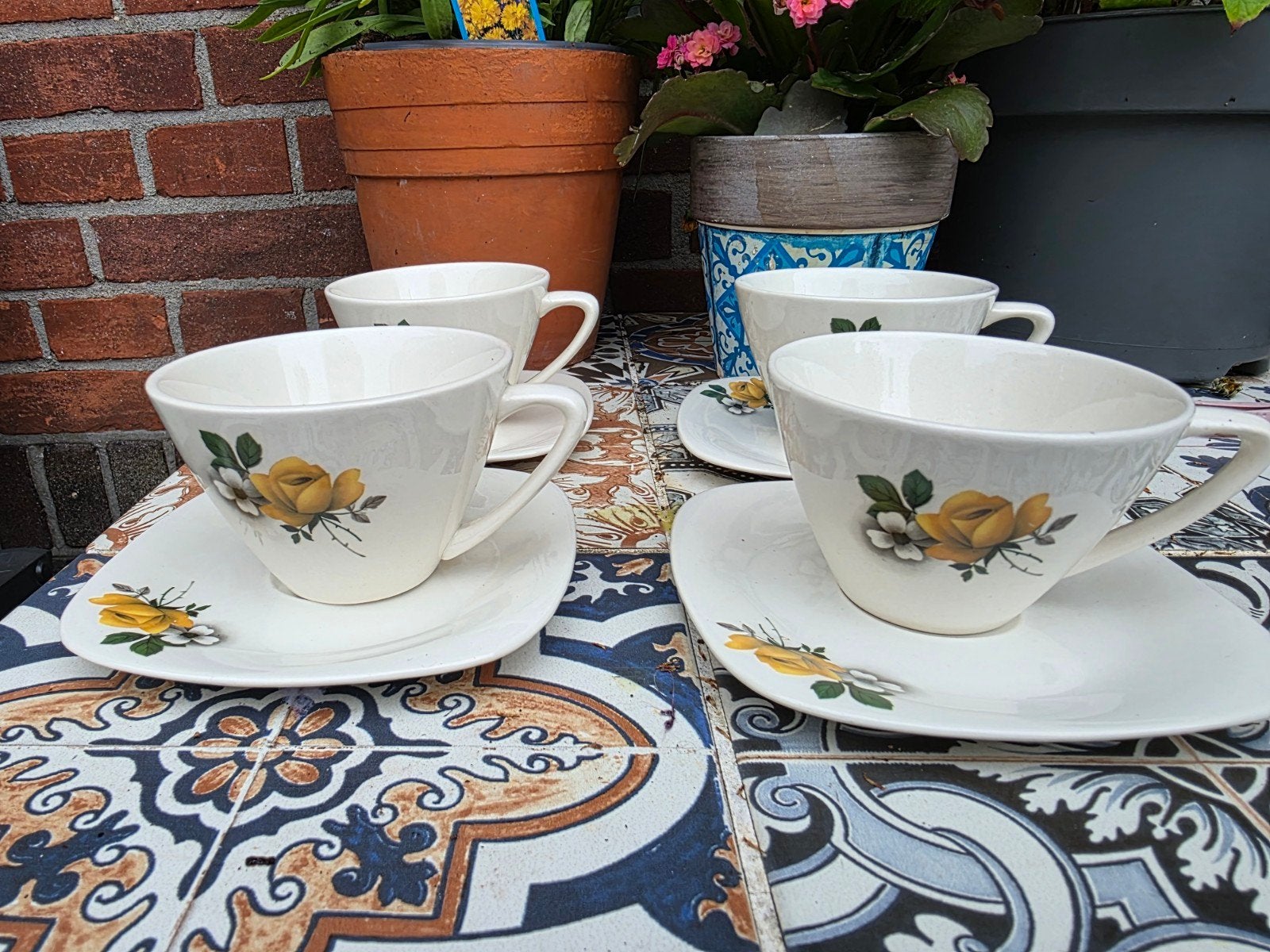 Vintage Boch La Louvière kop en schotel set - Gele rozen, Antiek en Kunst, Ophalen of Verzenden