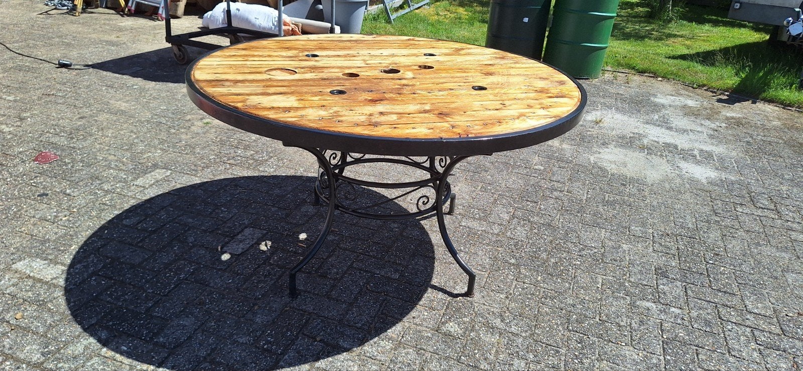 Unieke tuintafel 145cm doorsnede, Tuin en Terras, Ophalen, Rond, Hout