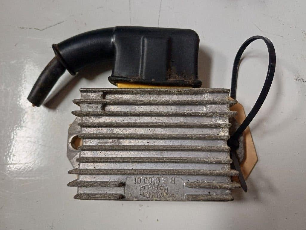 Gilera typhoon 45km 2takt spannings regelaar gebruikt, Ophalen of Verzenden, Gebruikt, Piaggio