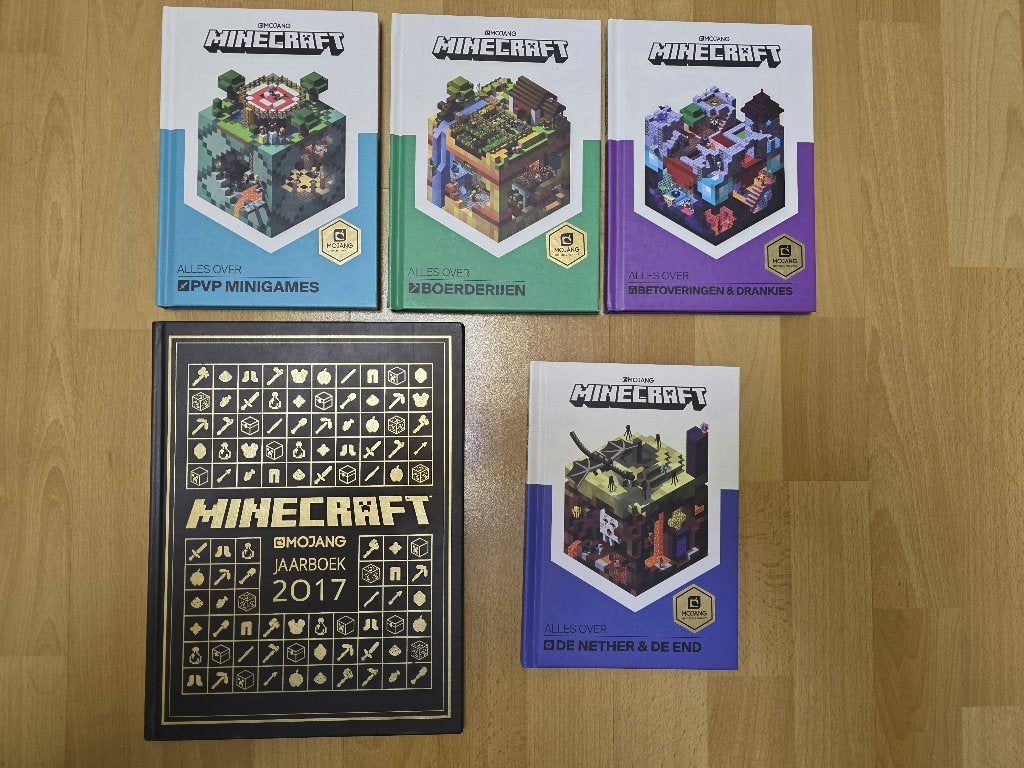 5 Mojang Minecraft boeken, Boeken, Diverse auteurs, Ophalen of Verzenden, Zo goed als nieuw, Overige onderwerpen