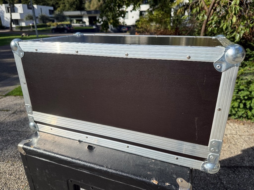 Foto 4 van ALS NIEUW: Ampeg SVT Heritage Bass Head met Flightcase