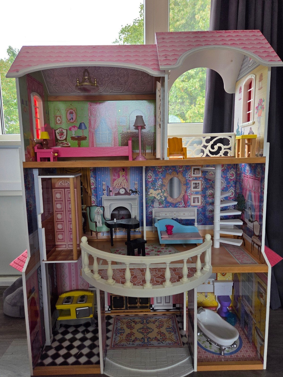 Groot en gedetailleerd poppenhuis met meubels, Ophalen, Gebruikt, Meisje