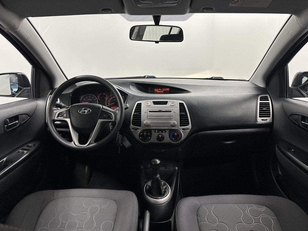 Hyundai i20 1.2i DynamicVersion 5 DEURS AIRCO TREKHAAK., Auto's, Hyundai, Elektrische ramen, Gebruikt, 31 €/maand, 4 cilinders